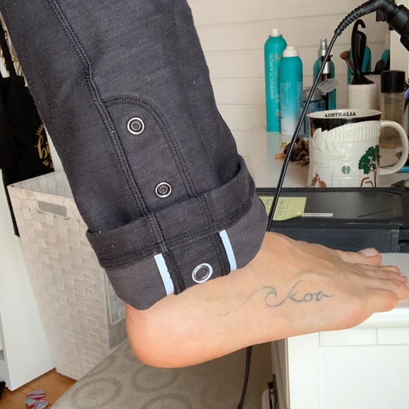Rare Lululemon bike leggings. Size 6 with adjustable length. Good condition - Picture 5 of 7